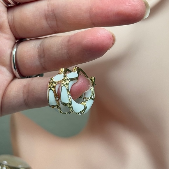 Elegant Gold and White Statement Earrings With Zirconia 💫 - Picture 4 of 8